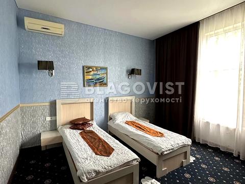 комерційна за адресою Боровкова вул., 40