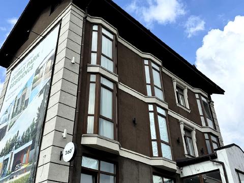 комерційна за адресою Соборна вул., 81а