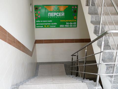 комерційна за адресою Залізнична вул., 49