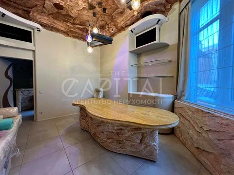 комерційна за адресою Саксаганського вул., 37-К