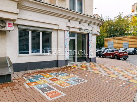 комерційна за адресою Дмитрівська вул., 82