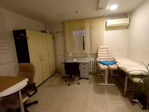 комерційна за адресою Паркова вул., 77