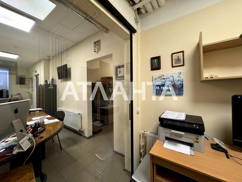 комерційна за адресою Добровольців вул. (Маршала Говорова), 8
