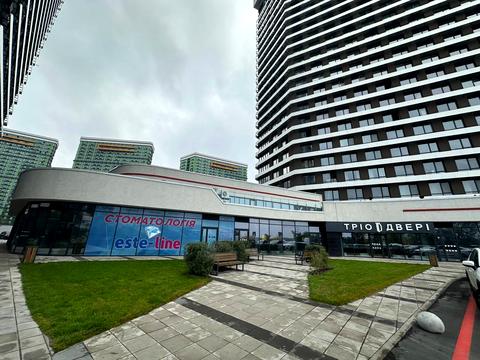комерційна за адресою Дніпровська набережна вул., 15 