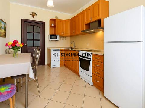 квартира за адресою Київ, Лариси Руденко вул., 21