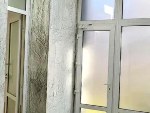 комерційна за адресою Матейки, 28