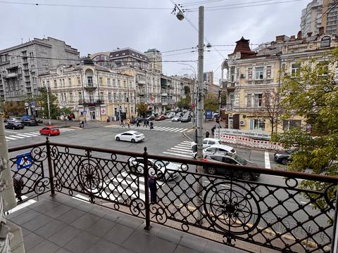 коммерческая по адресу Симона Петлюры ул. (Коминтерна), 18