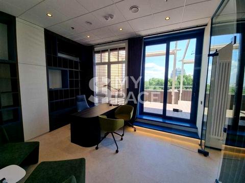 коммерческая по адресу Михаила Грушевского ул., 9-А