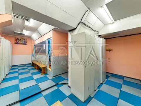 комерційна за адресою Юрія Литвинського вул. (Російська), 64