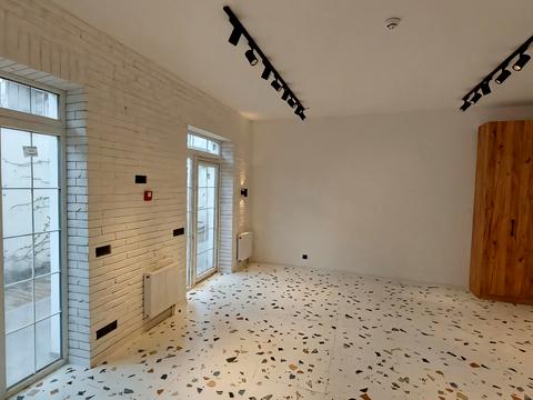 комерційна за адресою Михайла Максимовича вул. (Онуфрія Трутенка), 28-Д