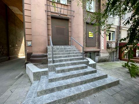 комерційна за адресою Сталеварів вул., 5