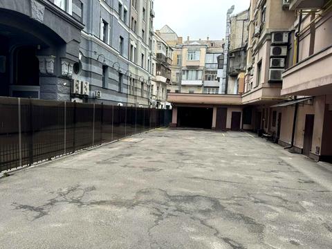 комерційна за адресою Золотоворітська вул., 13