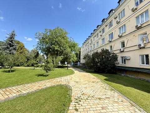 коммерческая по адресу Трёхсвятительская ул., 4
