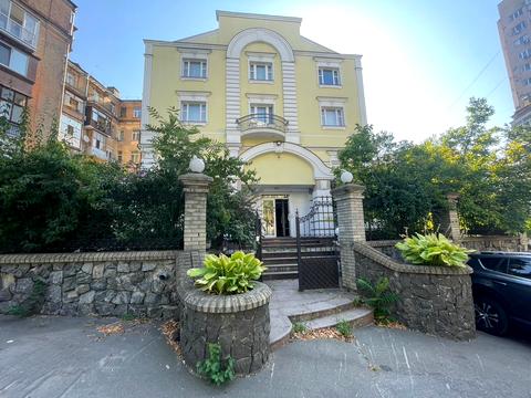 комерційна за адресою Саксаганського вул., 67-Б