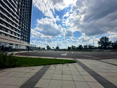 комерційна за адресою Дніпровська набережна вул., 15 