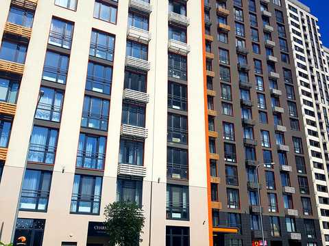 комерційна за адресою Дніпровська набережна вул., 20