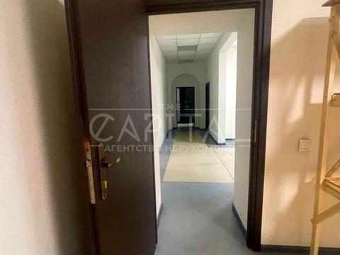 комерційна за адресою Дніпровська набережна вул., 13