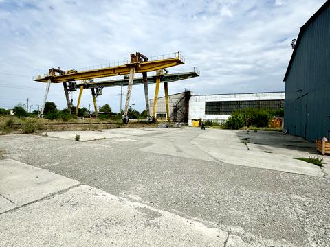 комерційна за адресою Центральна вул., 28