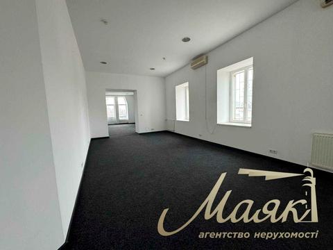 коммерческая по адресу Музейний пер., 4