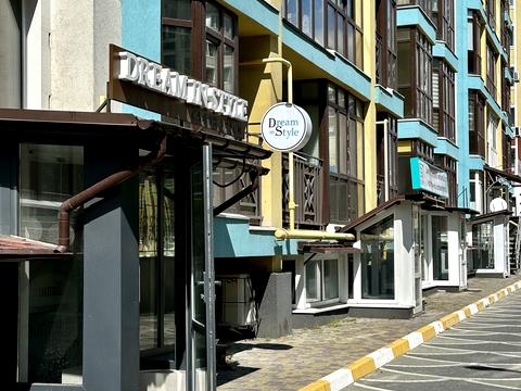 коммерческая по адресу Українська ул., 85б