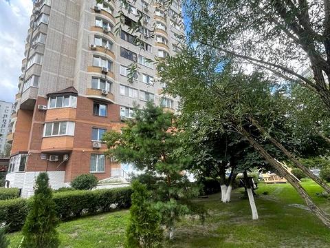 квартира за адресою Анни Ахматової вул., 18