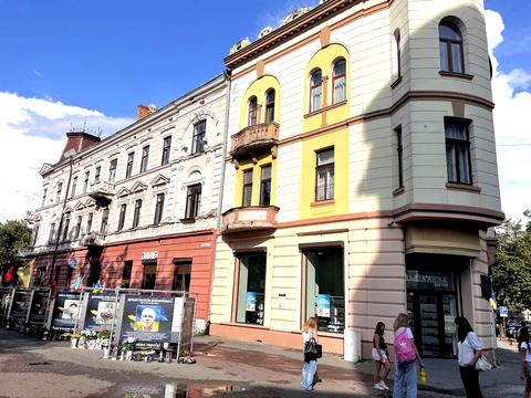 коммерческая по адресу Михаила Грушевского ул., 8