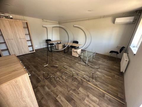 комерційна за адресою Березняківська вул., 17А