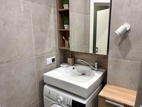 квартира за адресою Захисників України вул. (1-го Травня), 1