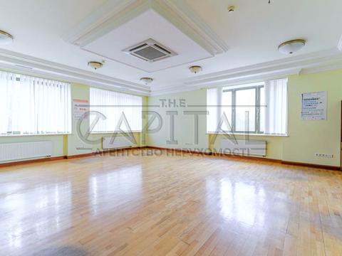 комерційна за адресою Липська вул., 10