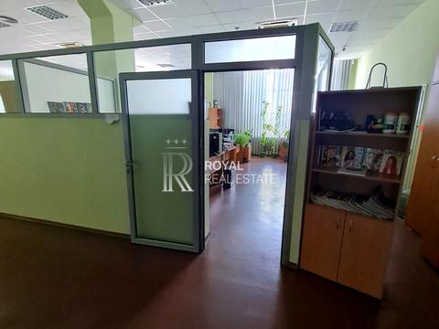 коммерческая по адресу Дениса Монастирського ул. (Василя Сурікова), 3 а