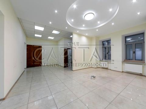 комерційна за адресою Володимирська вул., 4