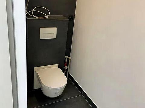 комерційна за адресою Межигірська вул., 87-А