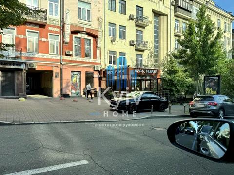 комерційна за адресою Володимирська вул., 81
