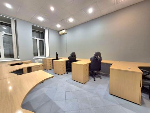 комерційна за адресою Еспланадна вул., 30