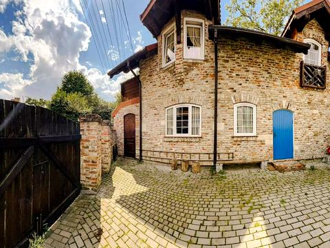 дом по адресу Академика Исаевича ул., 9