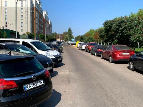 комерційна за адресою Гончарна вул., 1