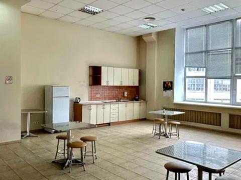 комерційна за адресою Дениса Монастирського вул. (Василя Сурікова), 3