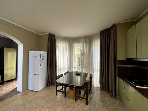 будинок за адресою Абрикосова вул., 8а