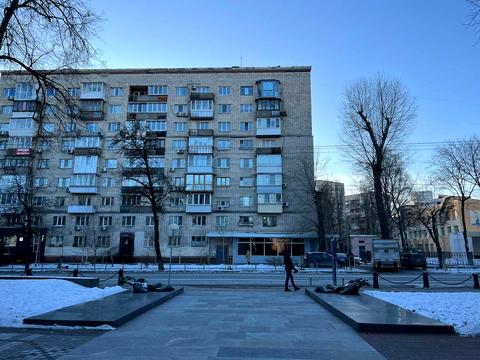 квартира за адресою Лаврська вул. (Січневого Повстання), 4