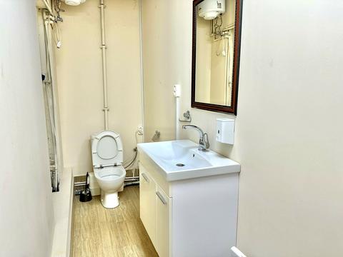 комерційна за адресою Борщагівська вул., 152-А