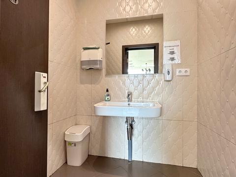комерційна за адресою Звіринецька вул., 59