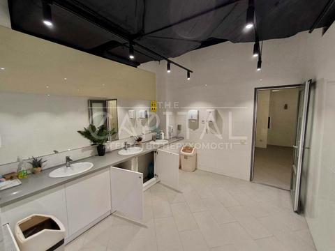 комерційна за адресою Євгена Коновальця вул. (Щорса), 36