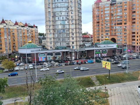 квартира за адресою Володимира Івасюка просп. (Героїв Сталінграду), 1