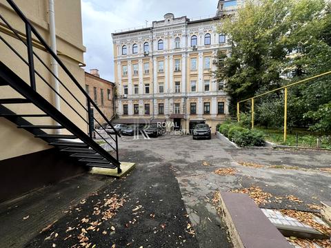 комерційна за адресою Івана Франка вул., 26