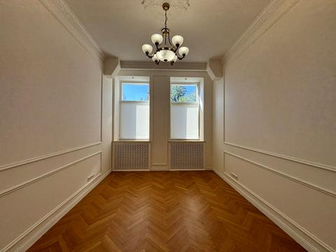 комерційна за адресою Паторжинського вул., 23