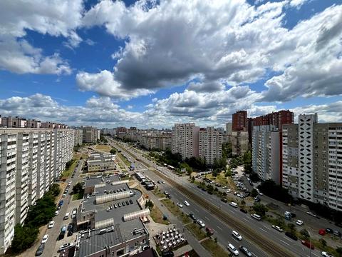 квартира за адресою Анни Ахматової вул., 18