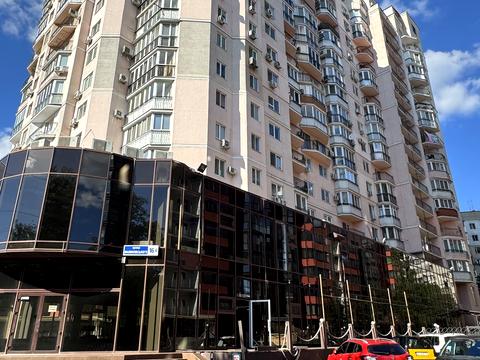 паркомісце за адресою Олексія Вадатурського вул. (Маршала Малиновського), 16б
