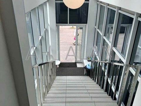 комерційна за адресою Героїв Дніпра вул., 43