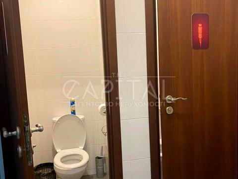 комерційна за адресою Лаврська вул. (Січневого Повстання), 16