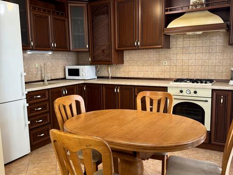 квартира за адресою Симиренків вул., 5